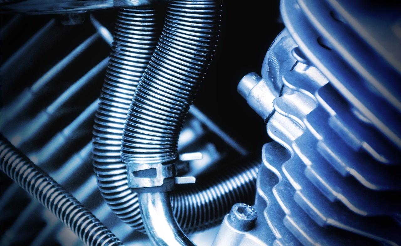 Reefinspect technicians working in a modern automotive workshop